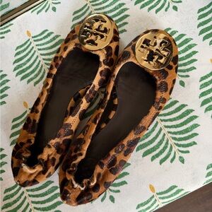 Tory Burch Reva leopard-print calf hair ballet flat size 9